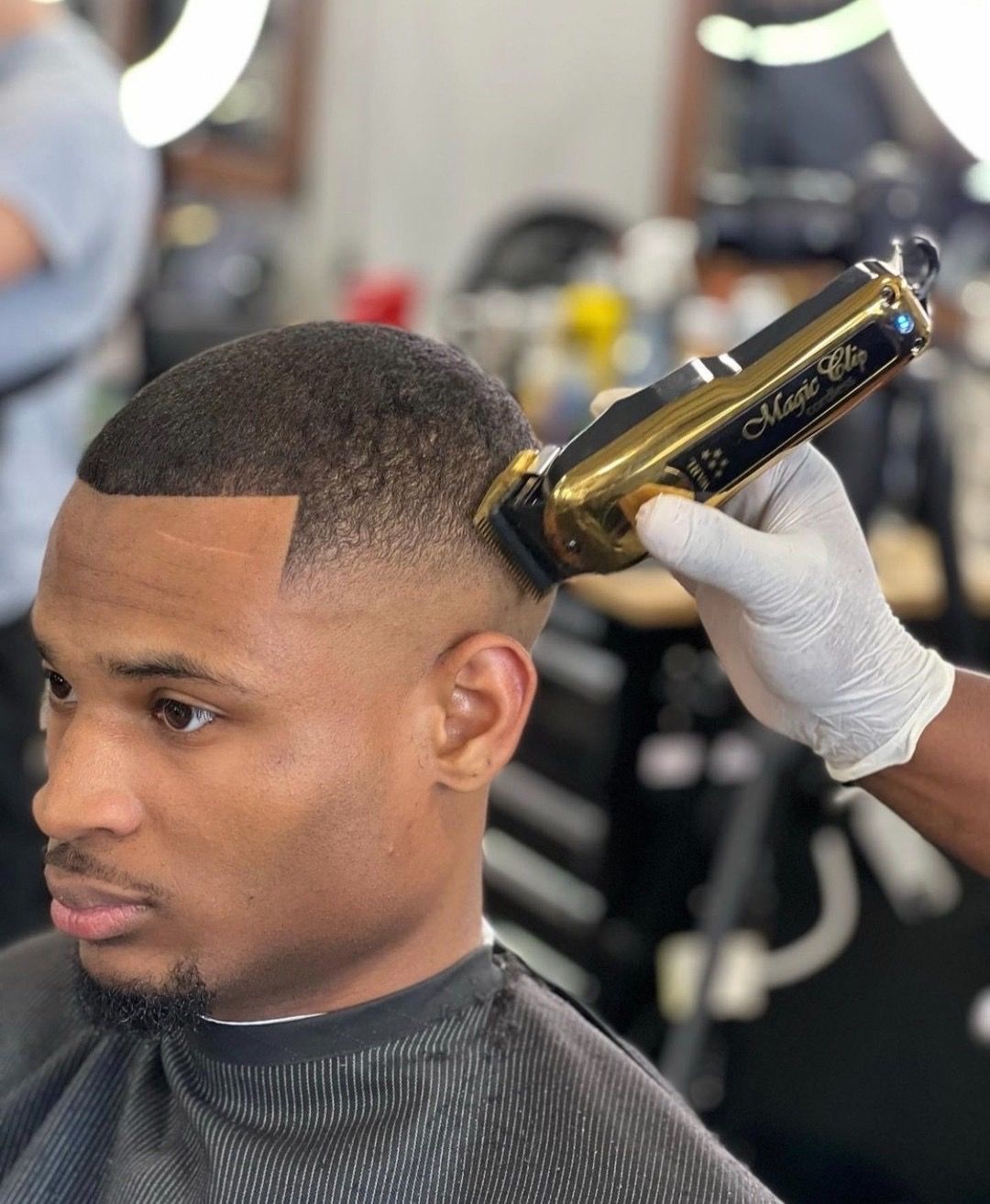 Professional Barber Services - Expert Cuts & Shaves for Men